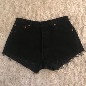 Levi’s Re/Done black jean shorts